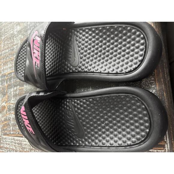 New Nike Black Slides with Pink Logo - Comfortable and Stylish Womens Size 9 - Picture 2 of 4